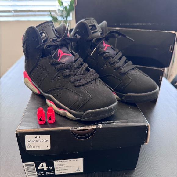 Jordan Retro infrared black GS size 4Y